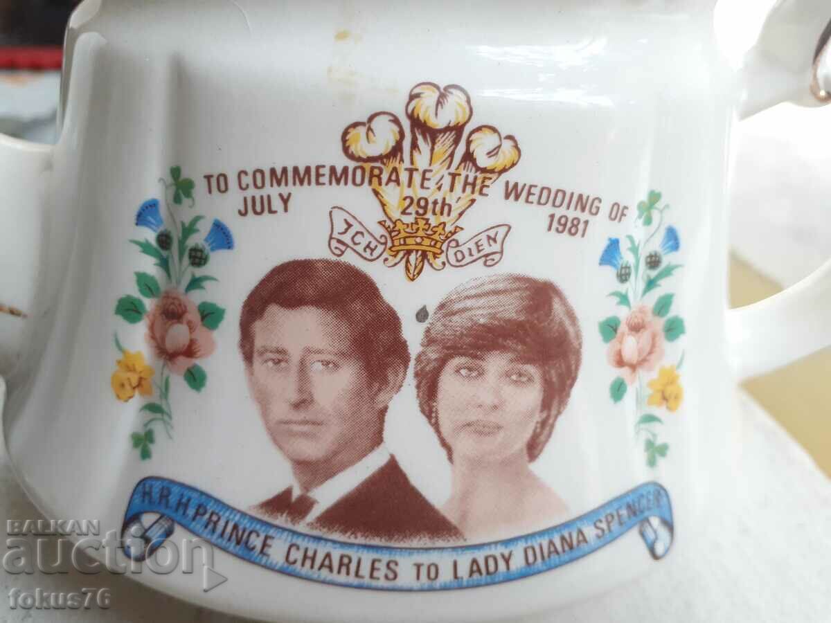 Charles and Diana English Porcelain Teapot Collector with price 259.00 BGN | € 132.42 Charles and Diana English Porcelain Teapot Collector with price 259.00 BGN | € 132.42
