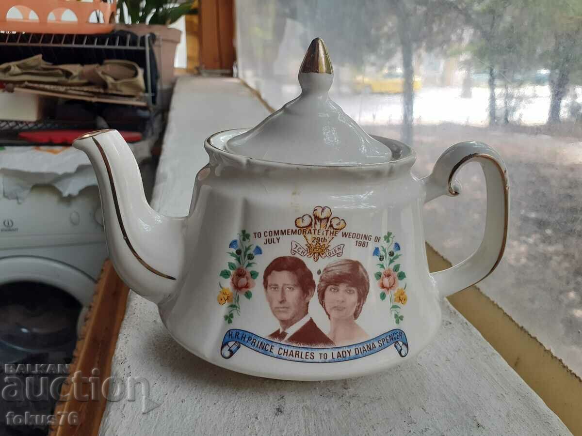 Английски колекционерски чайник порцелан Чарлз и Даяна