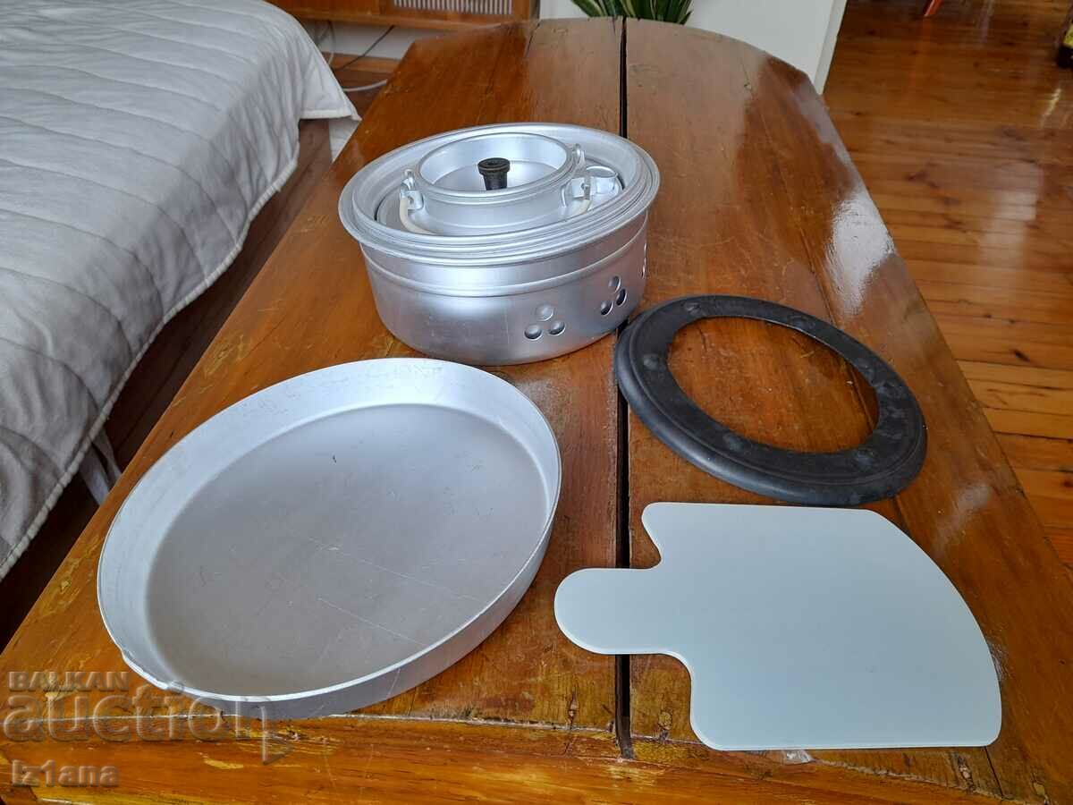 Delivery of Old tourist dishes, alcohol stove Delivery of Old tourist dishes, alcohol stove