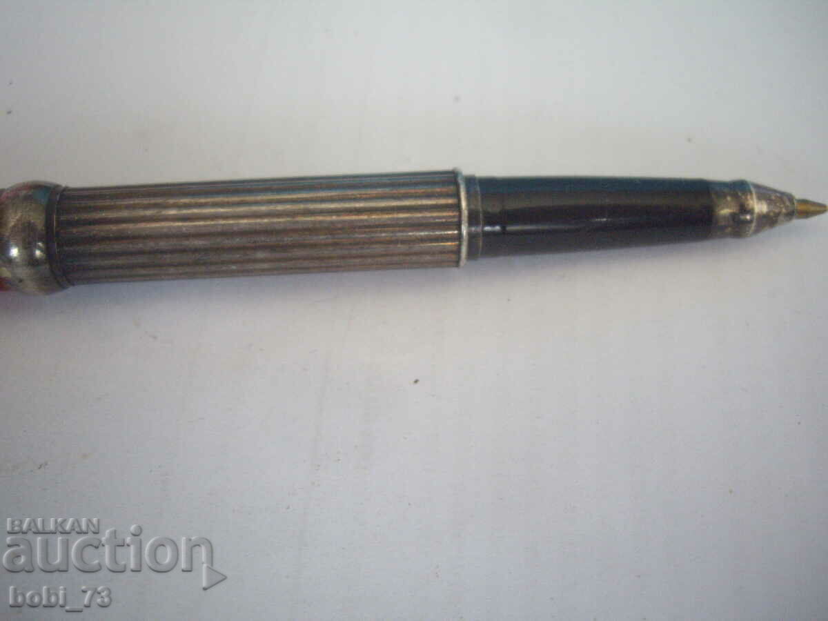 Auction  An old silver pen.