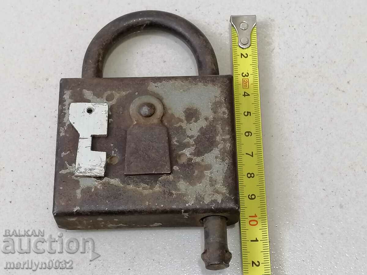 Old Russian padlock with key USSR padlock, latch, suitcase - 6