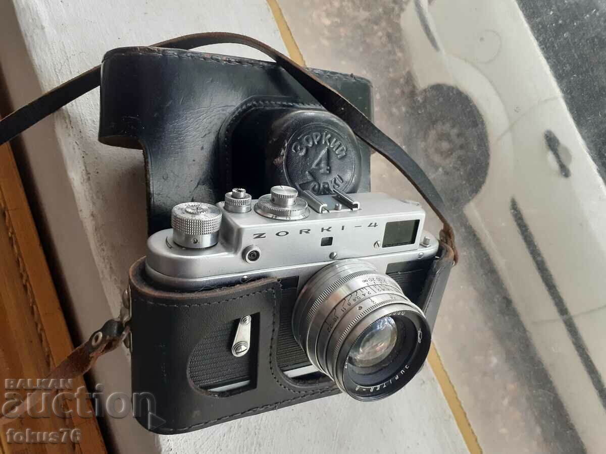 Механичен лентов съветски фотоапарат Зоркий 4