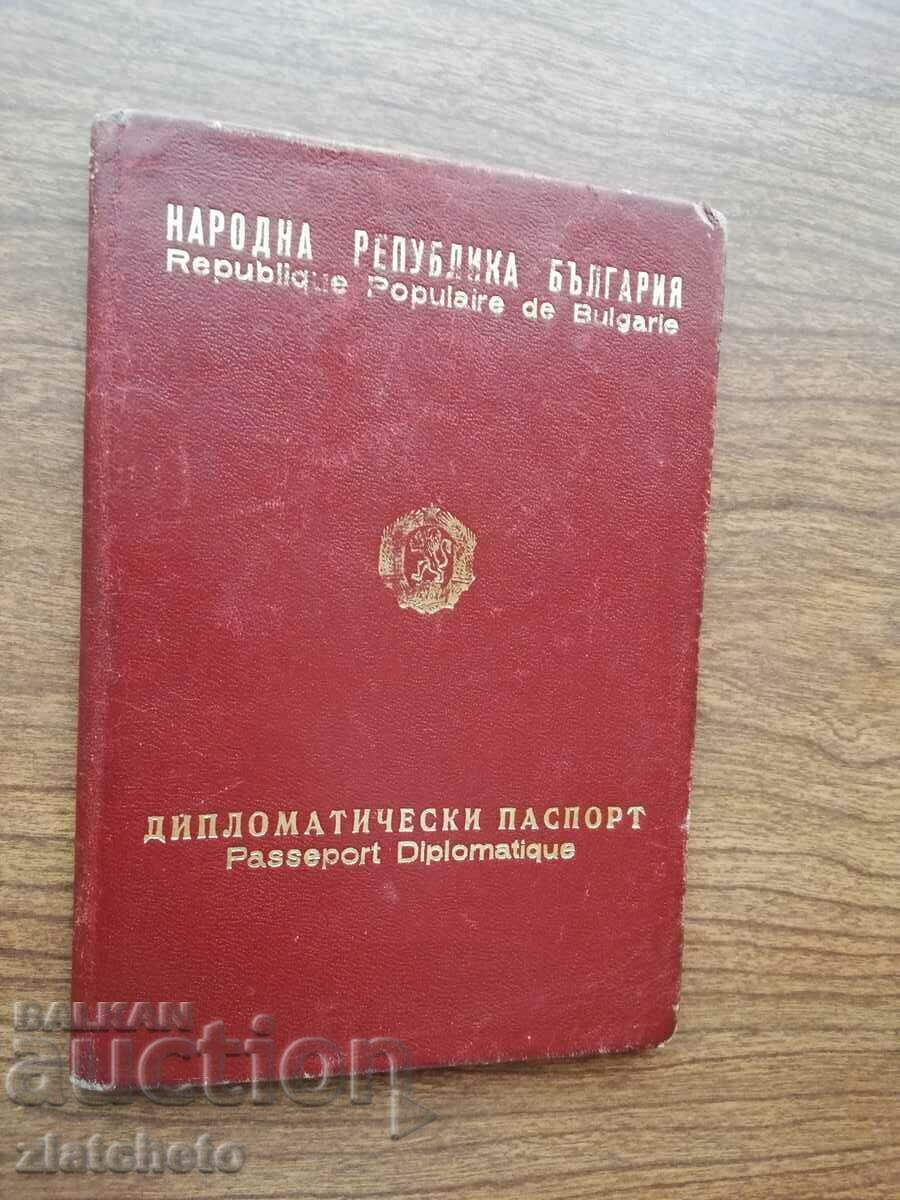 Pașaport diplomatic RRRR