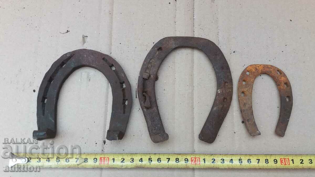 Auction LOT OF 3 FORGED HORSESHOES Auction LOT OF 3 FORGED HORSESHOES