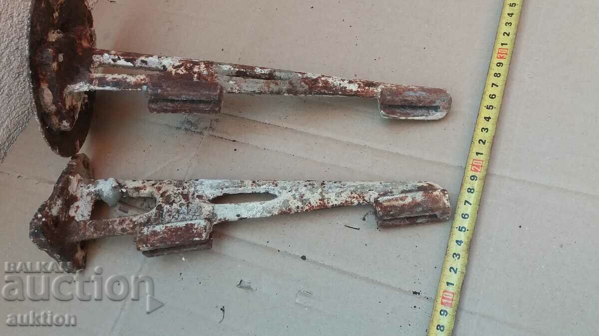 MASSIVE SINK STANDS, RAIL RAILS - 6 MASSIVE SINK STANDS, RAIL RAILS - 6