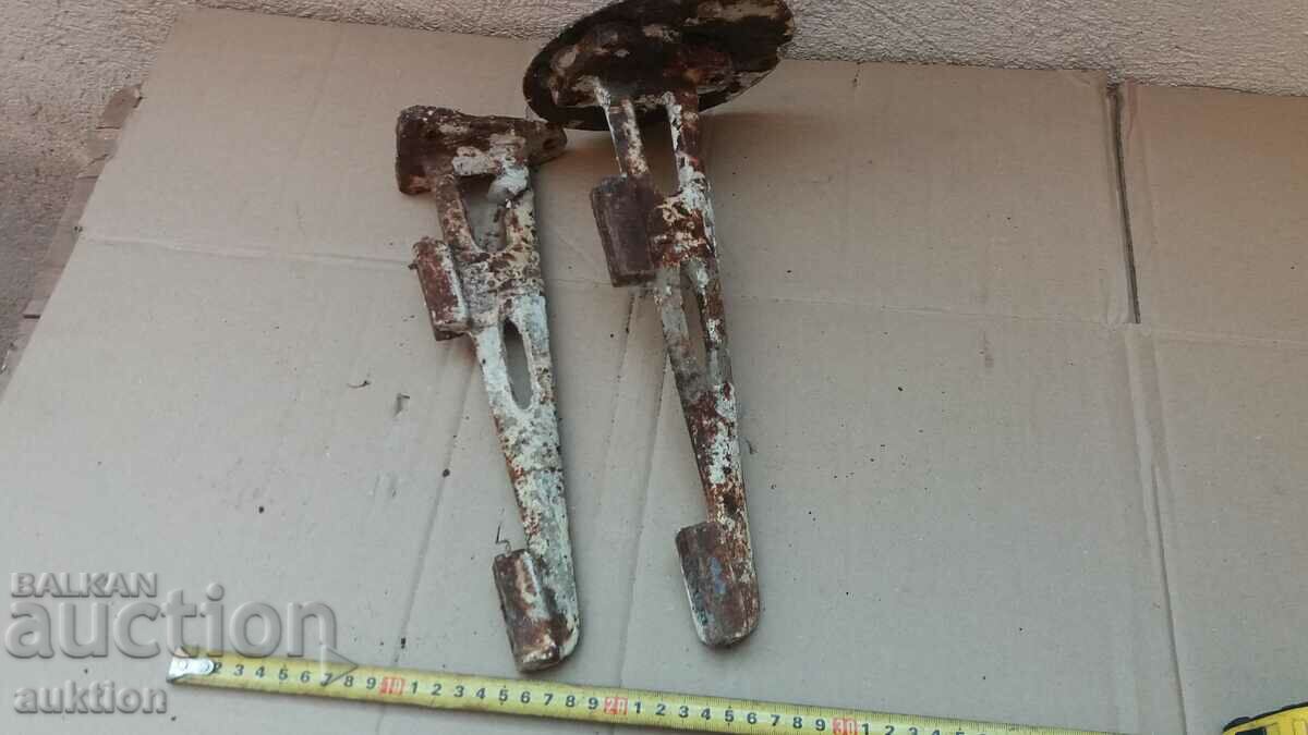 MASSIVE SINK STANDS, RAIL RAILS - 7 MASSIVE SINK STANDS, RAIL RAILS - 7