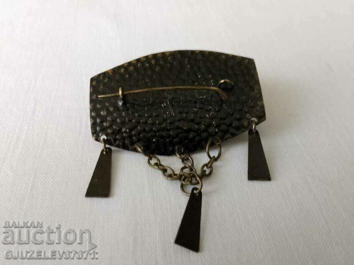 Delivery of Revival pin brooch Delivery of Revival pin brooch