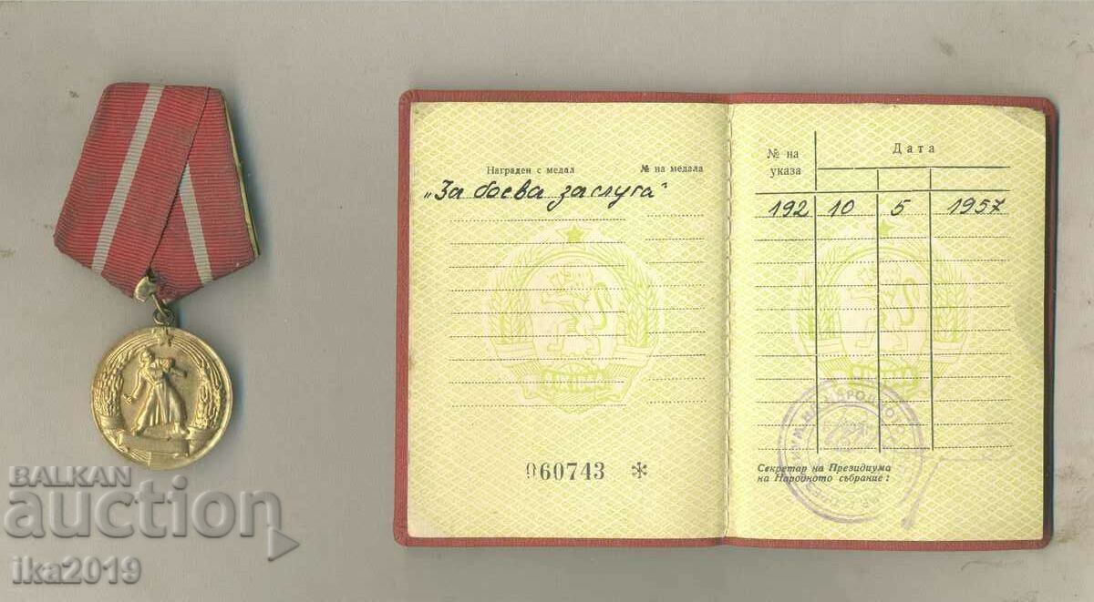 Medal for Combat Merit, first issue, original box and document with price 60.00 BGN | € 30.68