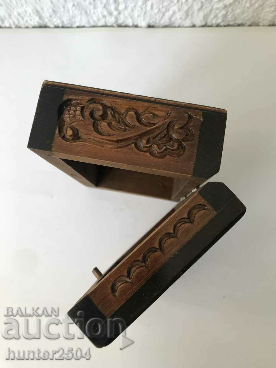 Аукцион Кутийка-дърво 13/7,5/5см Аукцион Кутийка-дърво 13/7,5/5см