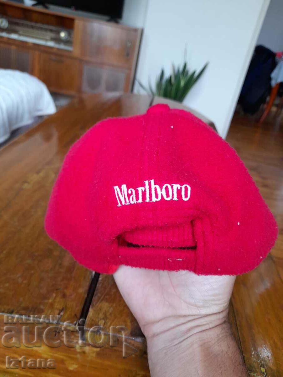 Licitație O pălărie veche Marlboro