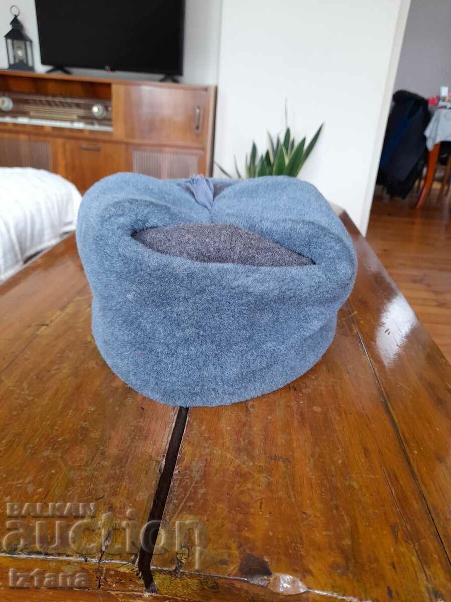 Auction  An old hat, uchaanka