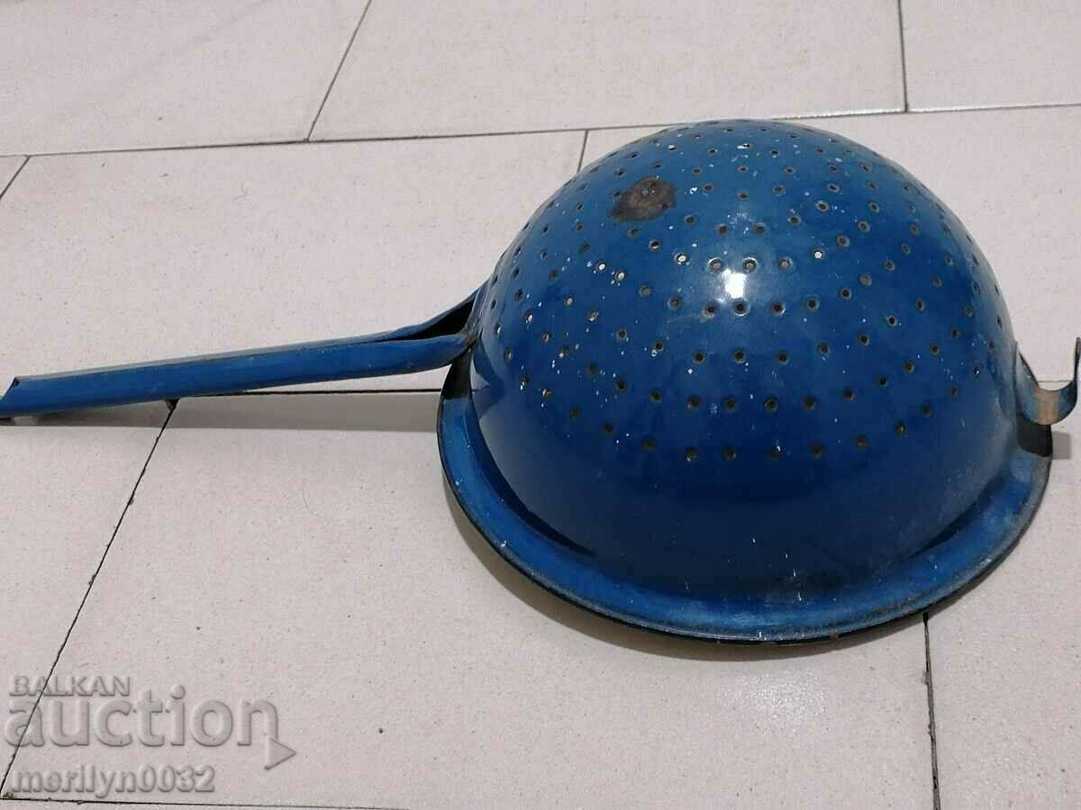 Metal colander with soca enamel, enamel pot, colander with price 42.00 BGN | € 21.47 Metal colander with soca enamel, enamel pot, colander with price 42.00 BGN | € 21.47