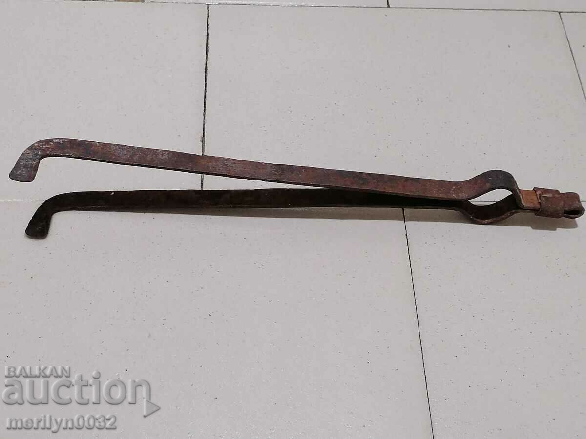 Delivery of Old hand forged dilaf, wrought iron, mask Delivery of Old hand forged dilaf, wrought iron, mask