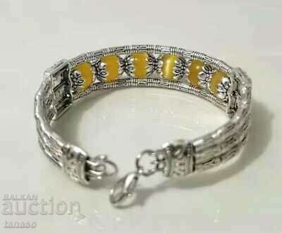 Όμορφο βραχιόλι από θιβετιανό ασήμι με κίτρινους οπαλίους με τιμή 35.00 BGN | € 17.90