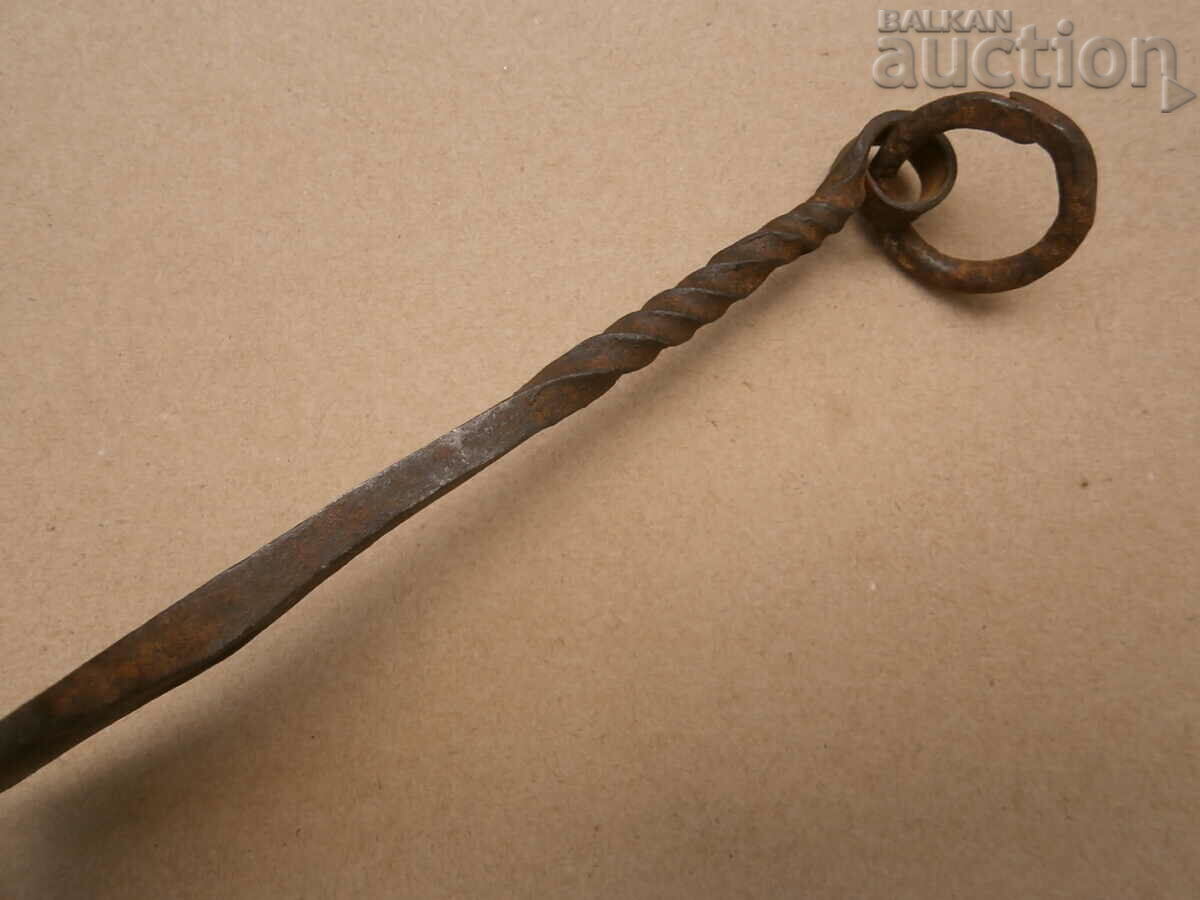 Auction a primitive scent, a gourd, a gourd, a wicker forged iron Auction a primitive scent, a gourd, a gourd, a wicker forged iron