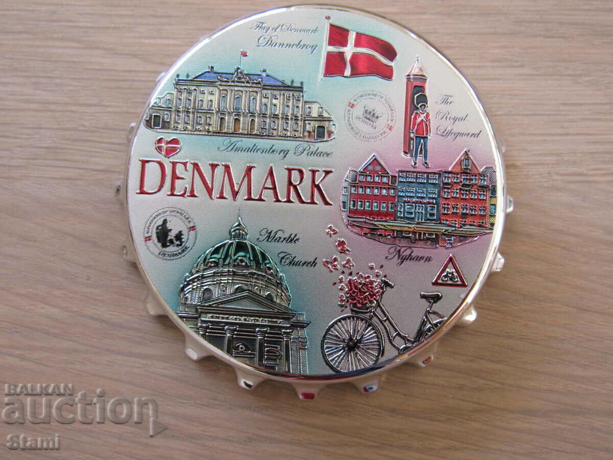 Автентичен  магнит-отварачка от Дания