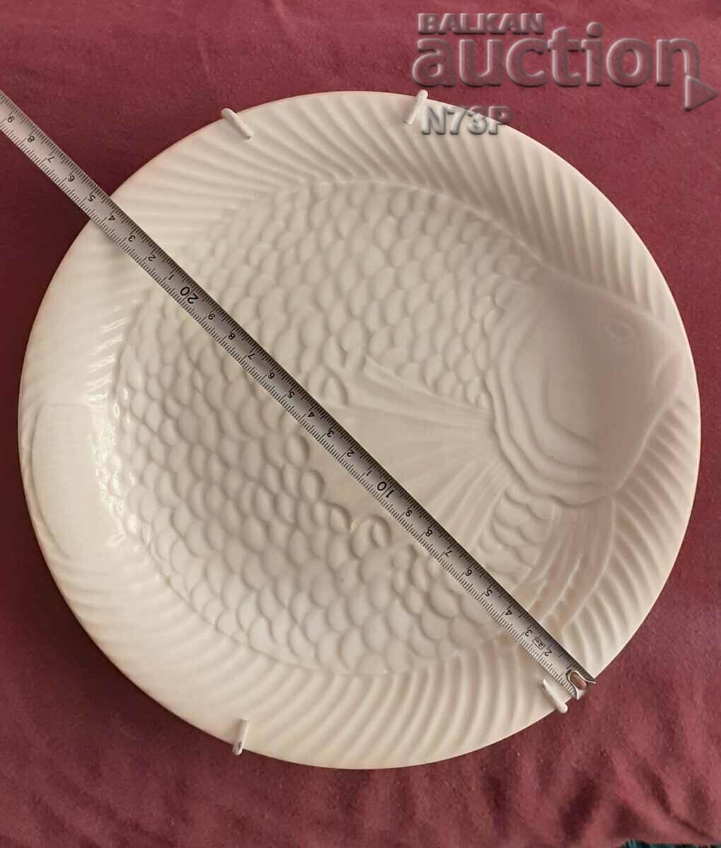 Auction RELIEF PLATE. COLLECTION. FISH. Auction RELIEF PLATE. COLLECTION. FISH.