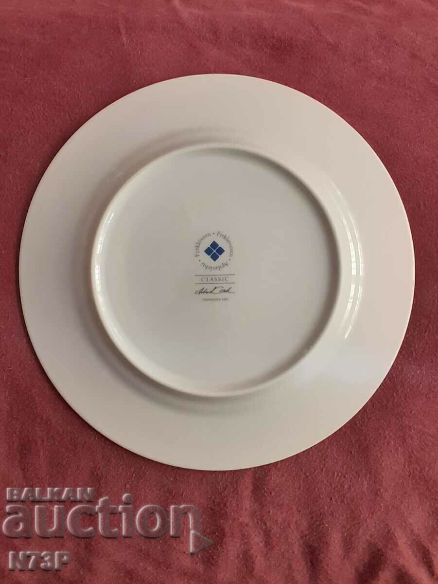Delivery of PORCELAIN PLATE. COLLECTION. BUTTERFLY. Delivery of PORCELAIN PLATE. COLLECTION. BUTTERFLY.