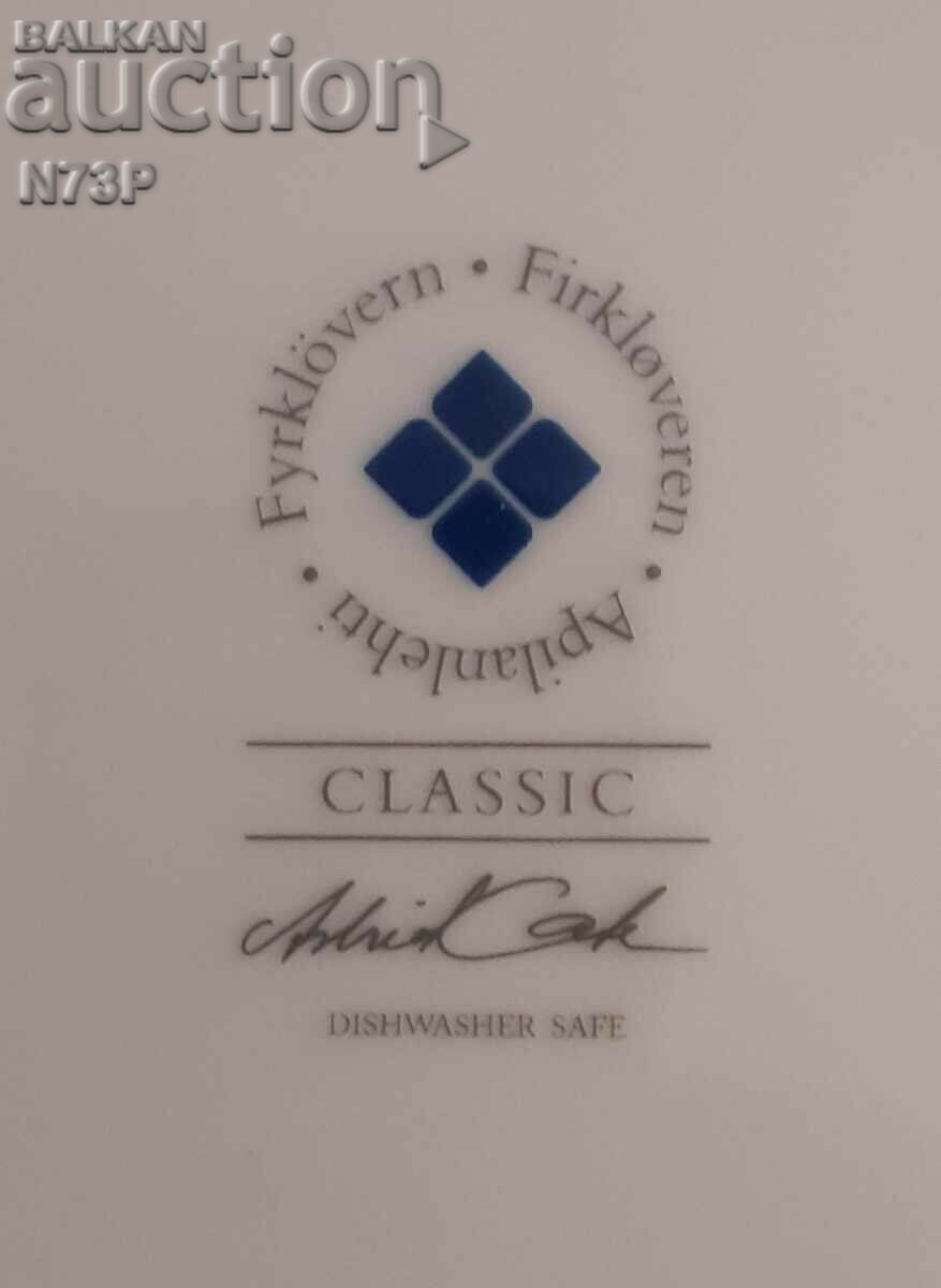 PORCELAIN PLATE. COLLECTION. BUTTERFLY. - 5 PORCELAIN PLATE. COLLECTION. BUTTERFLY. - 5