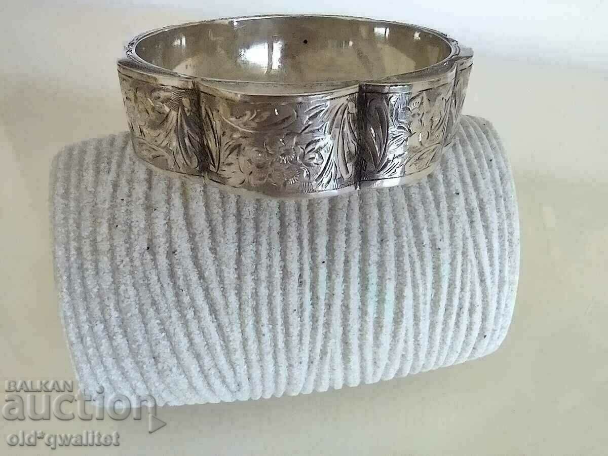 Attractive SILVER BRACELET with Viennese engraving with price 397.00 BGN | € 202.98 Attractive SILVER BRACELET with Viennese engraving with price 397.00 BGN | € 202.98