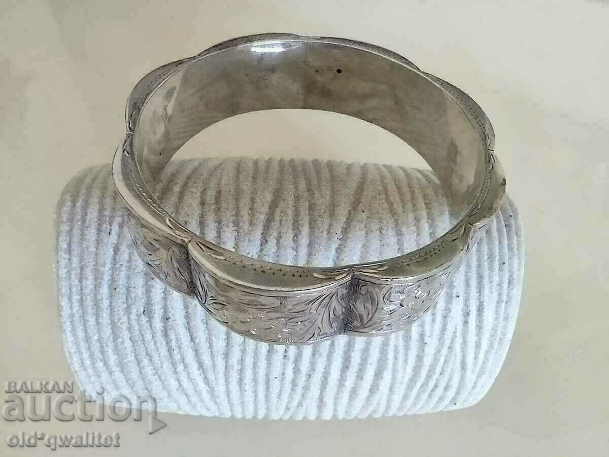 Auction Attractive SILVER BRACELET with Viennese engraving Auction Attractive SILVER BRACELET with Viennese engraving