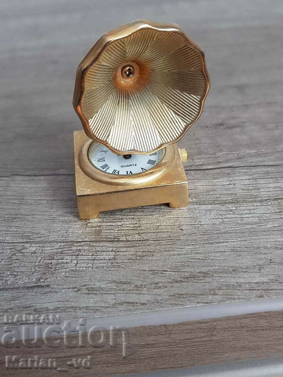 Auction Miniature quartz clock "LE TEMPS"-gramophone Auction Miniature quartz clock "LE TEMPS"-gramophone