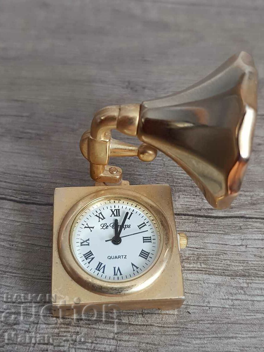 Miniature quartz clock "LE TEMPS"-gramophone