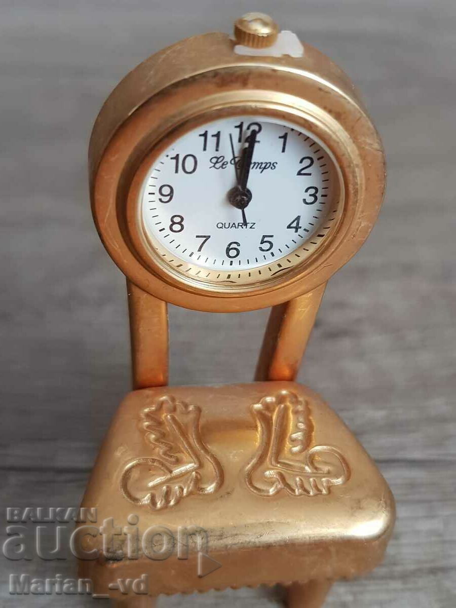 Ceas cu quartz in miniatura "LE TEMPS"-scaun cu preț 25.00 BGN | € 12.78