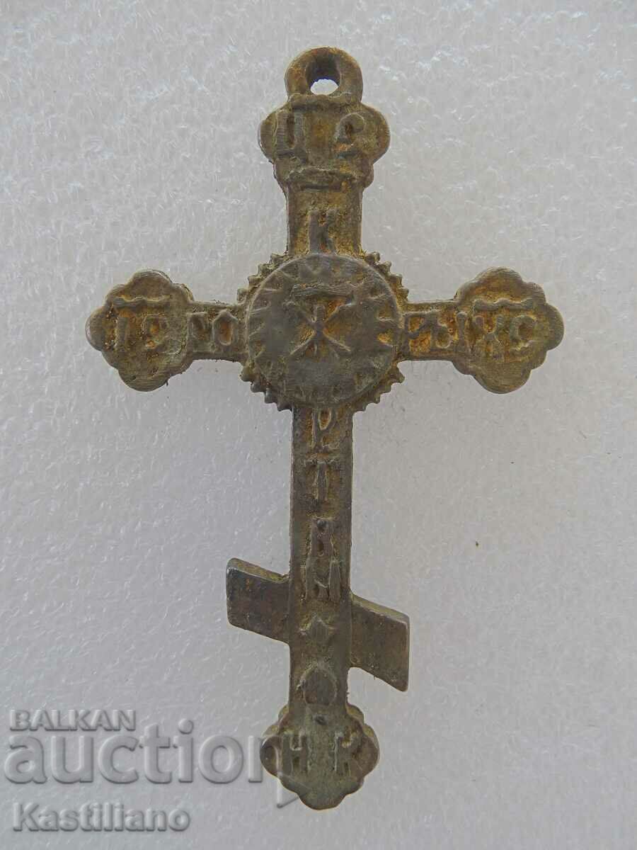 Veche cruce de bronz rusă (George).