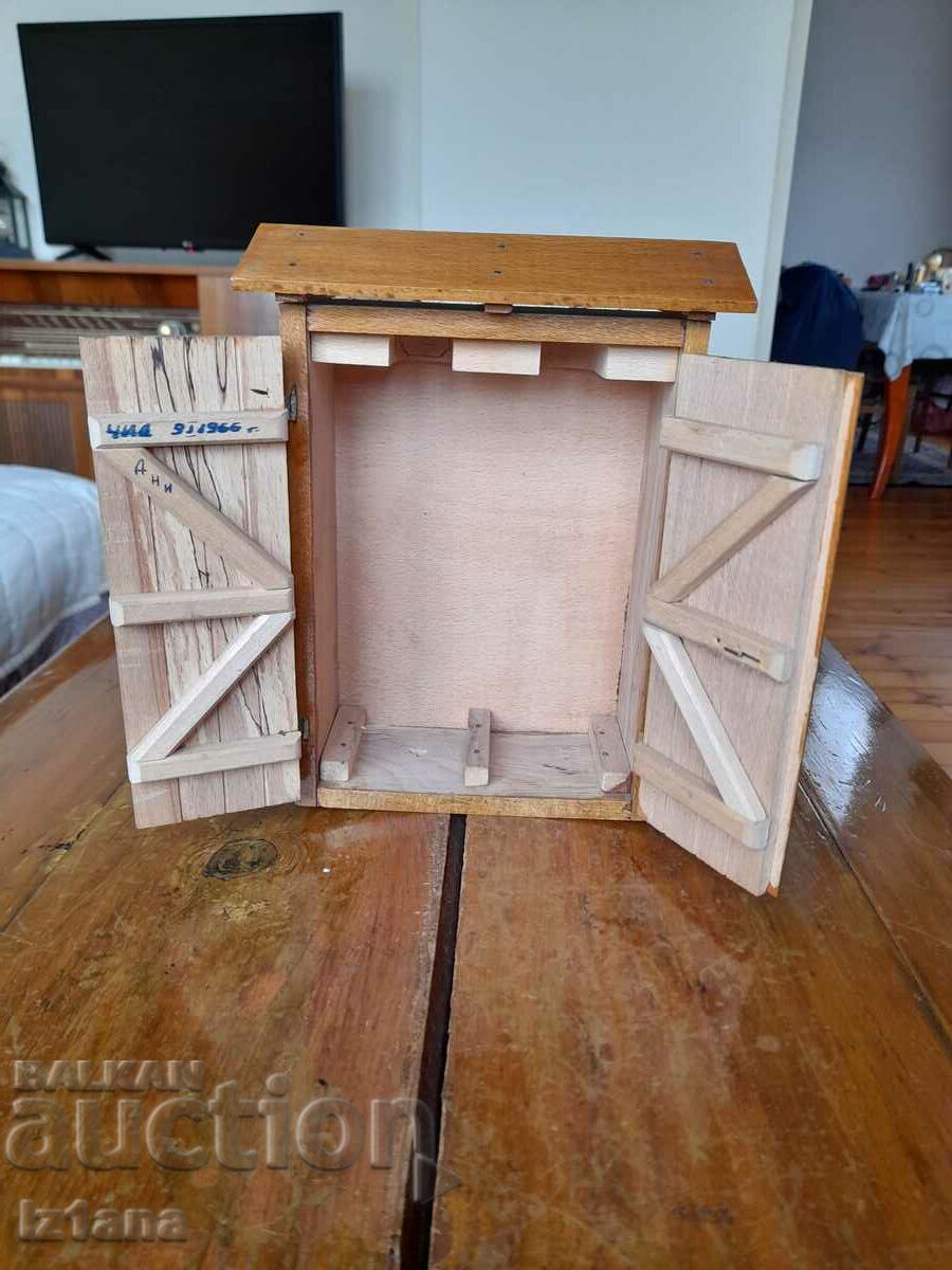 Old toy wardrobe with price 30.00 BGN | € 15.34 Old toy wardrobe with price 30.00 BGN | € 15.34