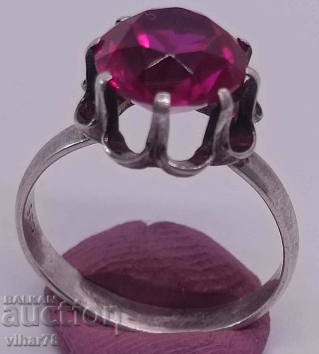 Auction Old ruby ring sample 835 Auction Old ruby ring sample 835