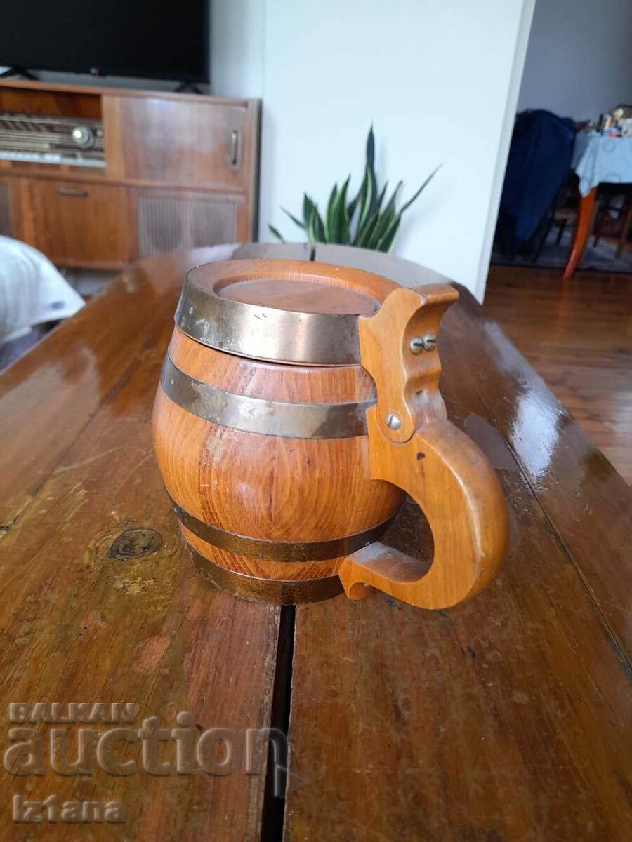 Auction Old wooden mug, glass Auction Old wooden mug, glass
