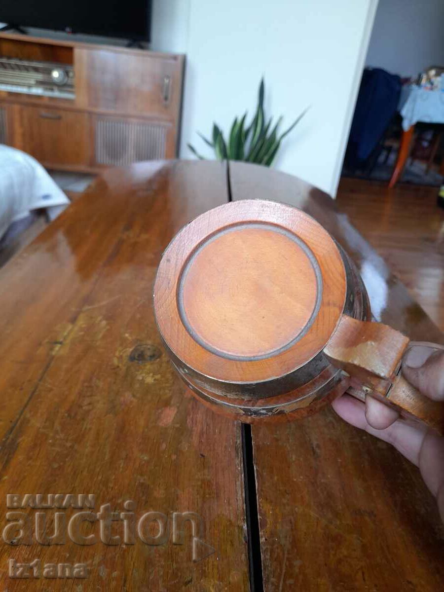 Delivery of Old wooden mug, glass Delivery of Old wooden mug, glass