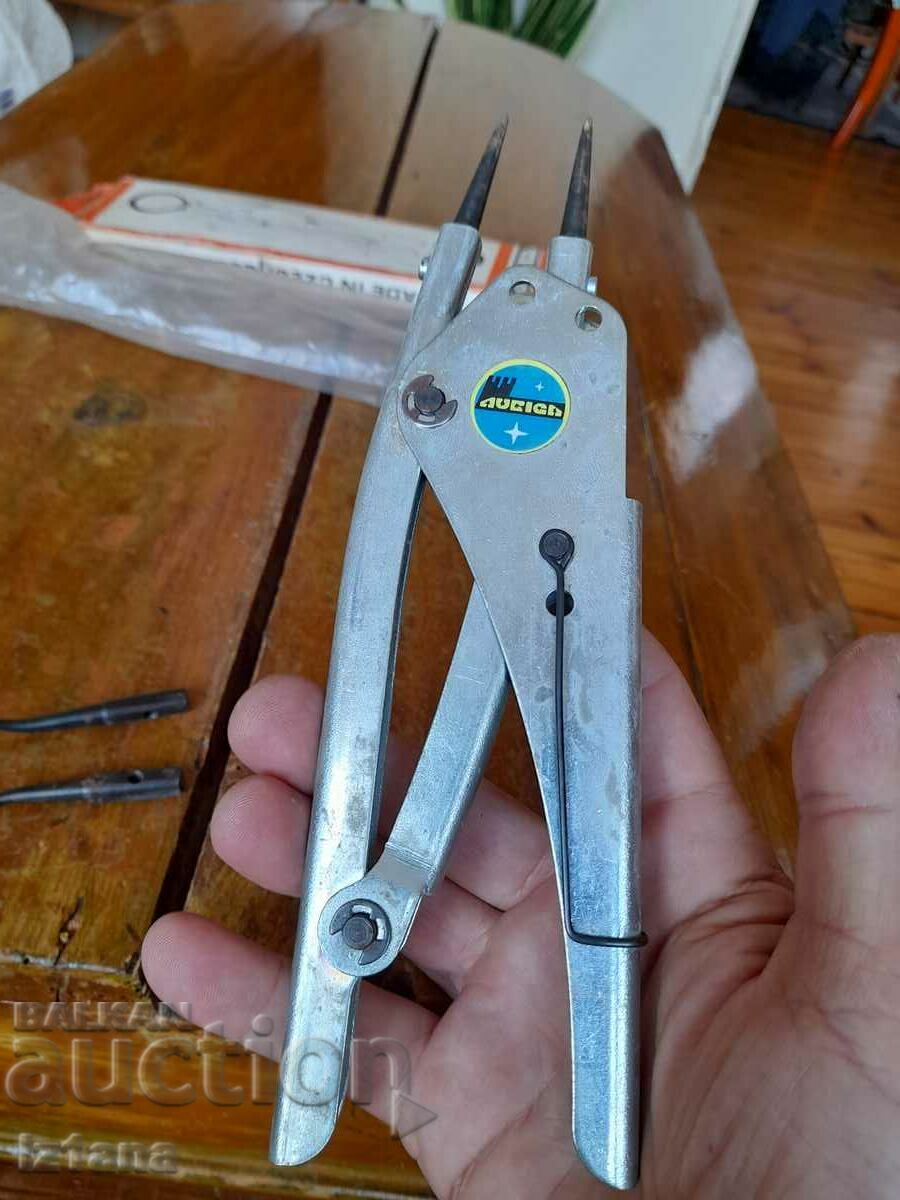 Delivery of Old ring pliers, pliers