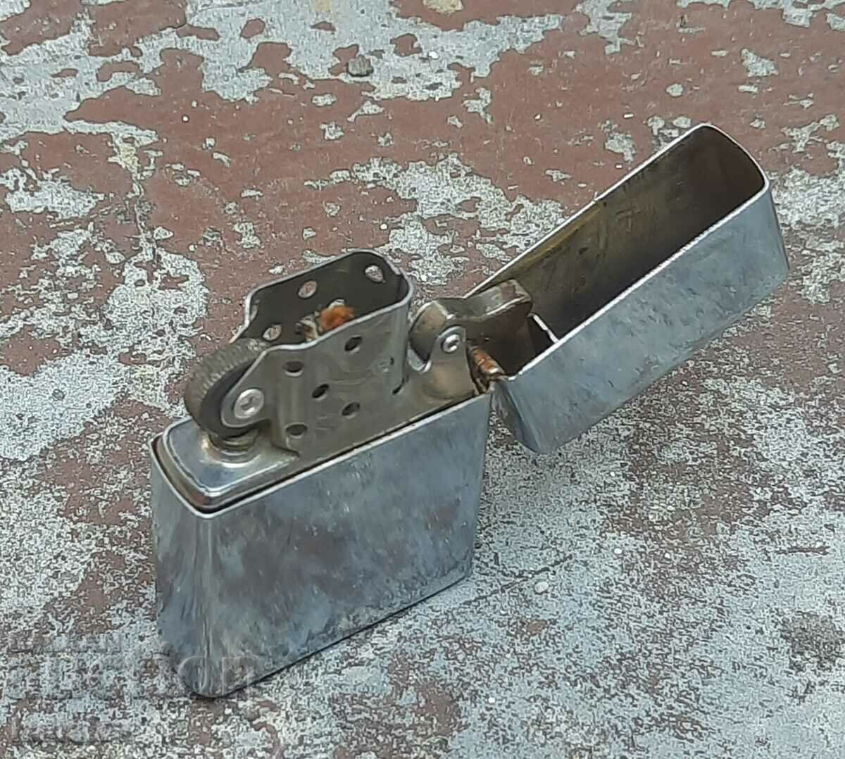 Auction Old petrol lighter STAR Auction Old petrol lighter STAR