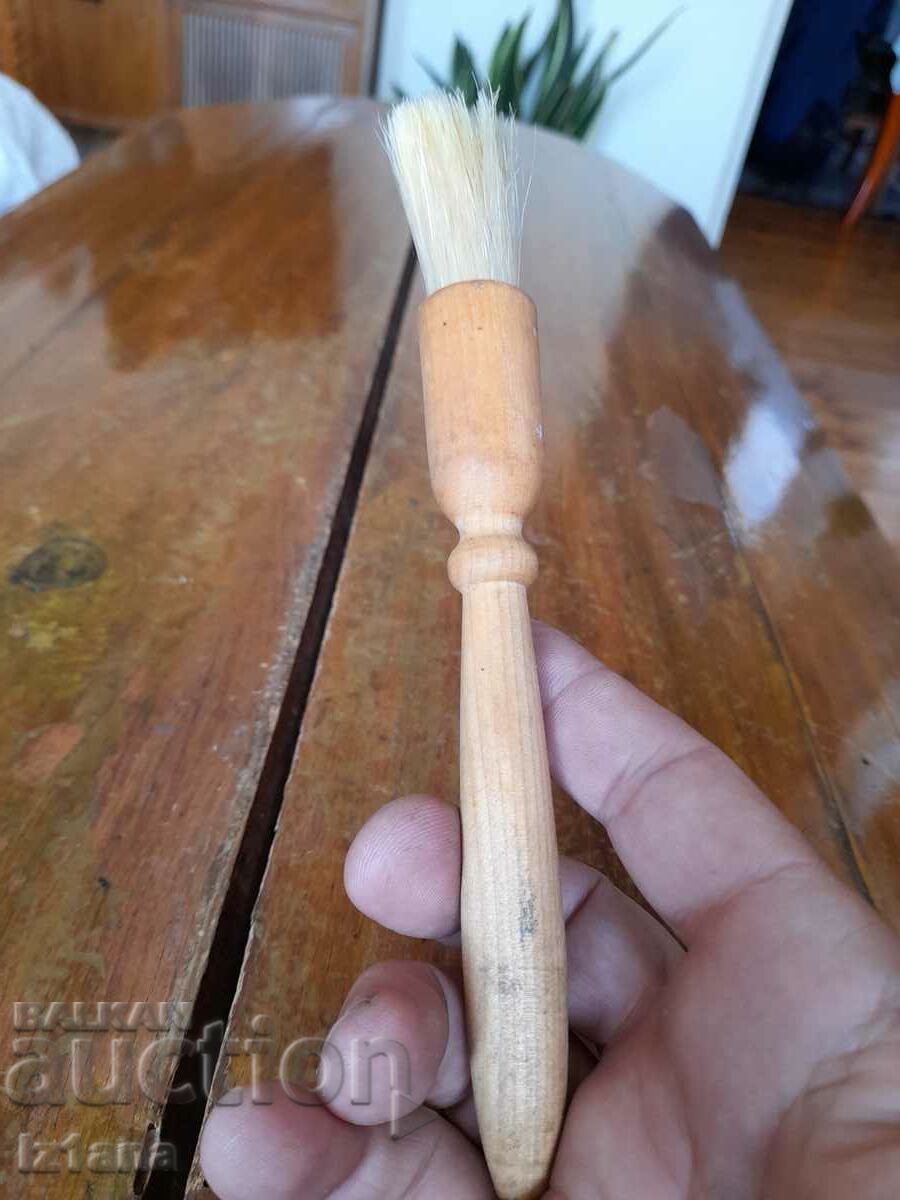 Auction Old hairdressing brush Auction Old hairdressing brush