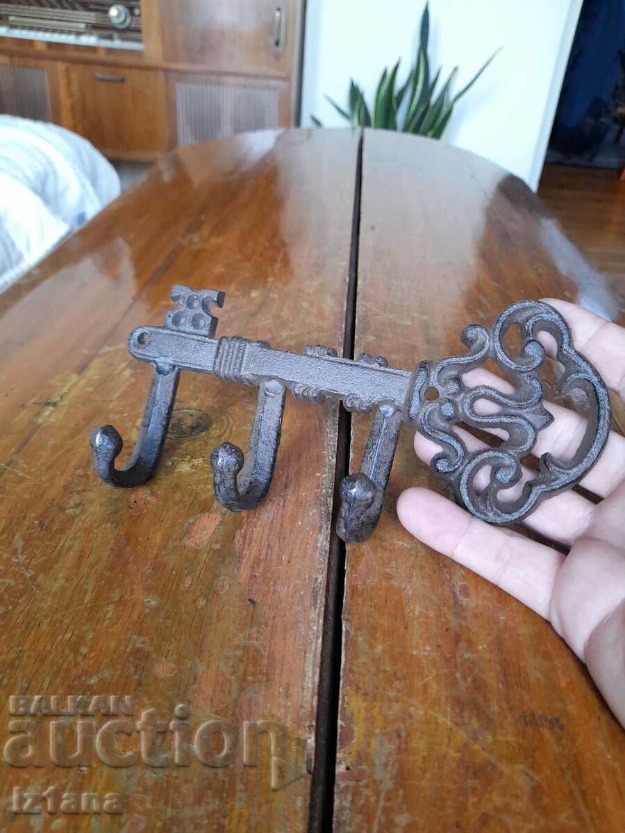 Стара закачалка с цена 45.00 лв. | € 23.01 Стара закачалка с цена 45.00 лв. | € 23.01