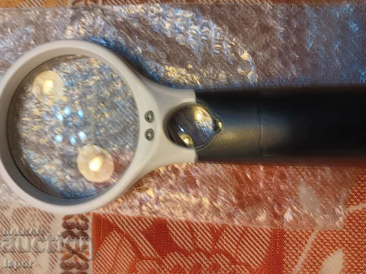 Auction Large LED magnifying glass Auction Large LED magnifying glass