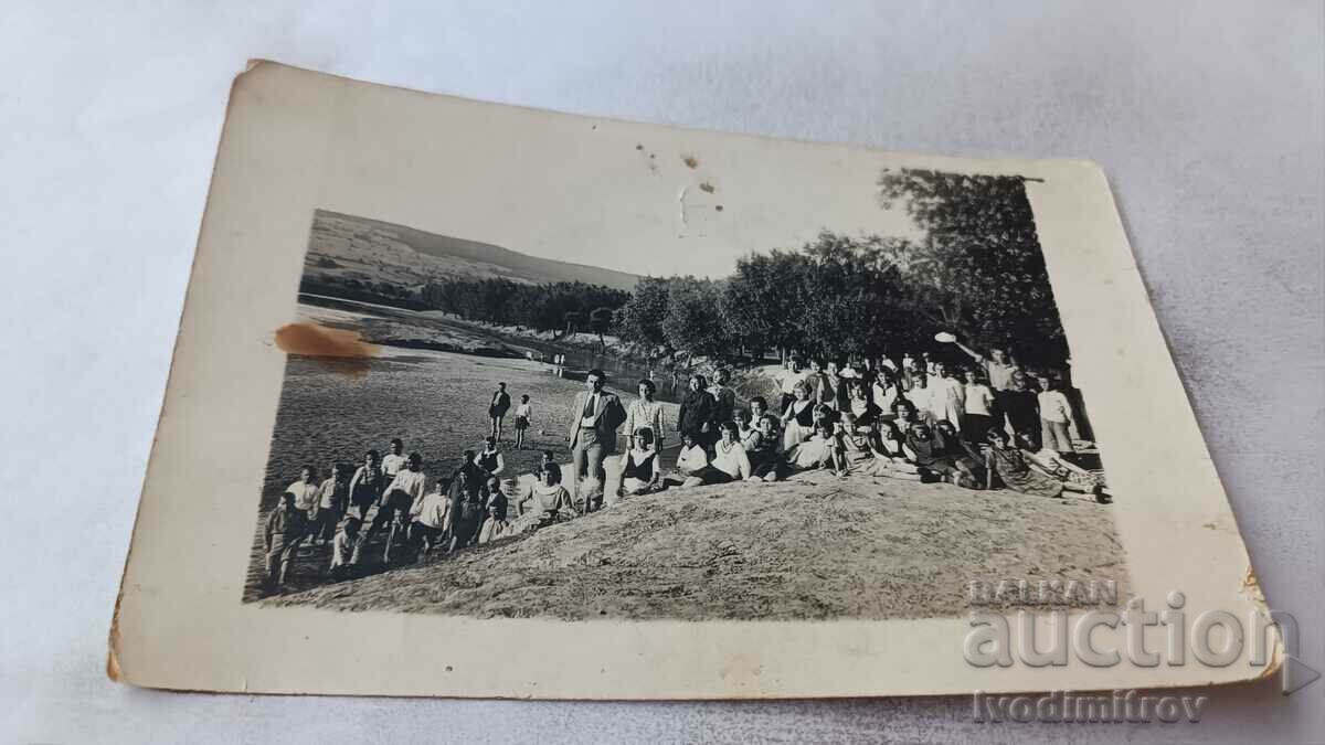 Fotografie Zlatitsa Elevii cu profesorul lor de-a lungul râului 1935