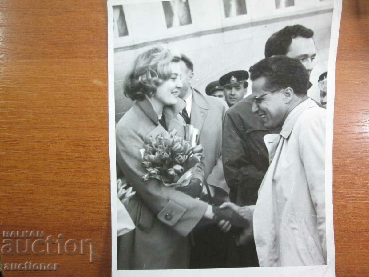 MEETING WITH NICOLE COURSEL FRENCH ACTRESS-1931-2016 with price 30.00 BGN | € 15.34 MEETING WITH NICOLE COURSEL FRENCH ACTRESS-1931-2016 with price 30.00 BGN | € 15.34