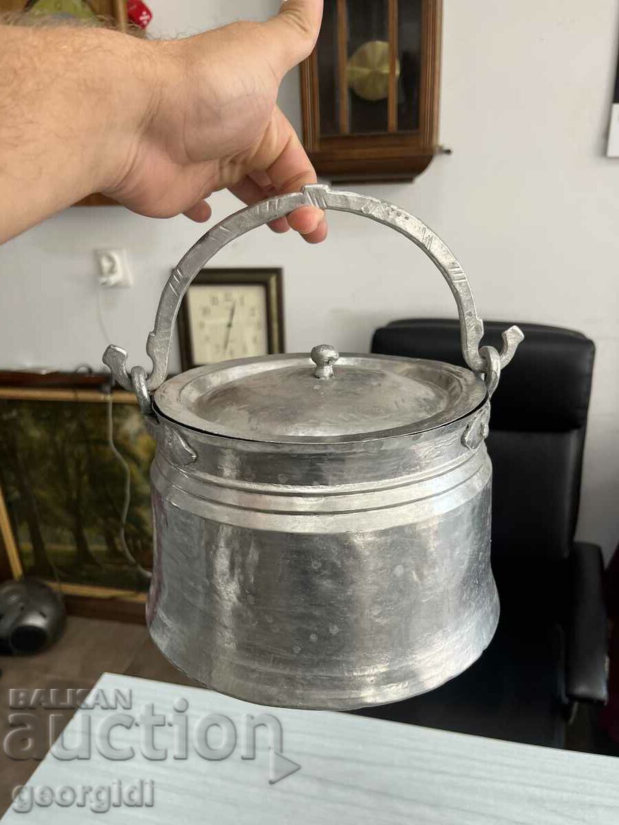Authentic copper cauldron / copper with lid. #4444