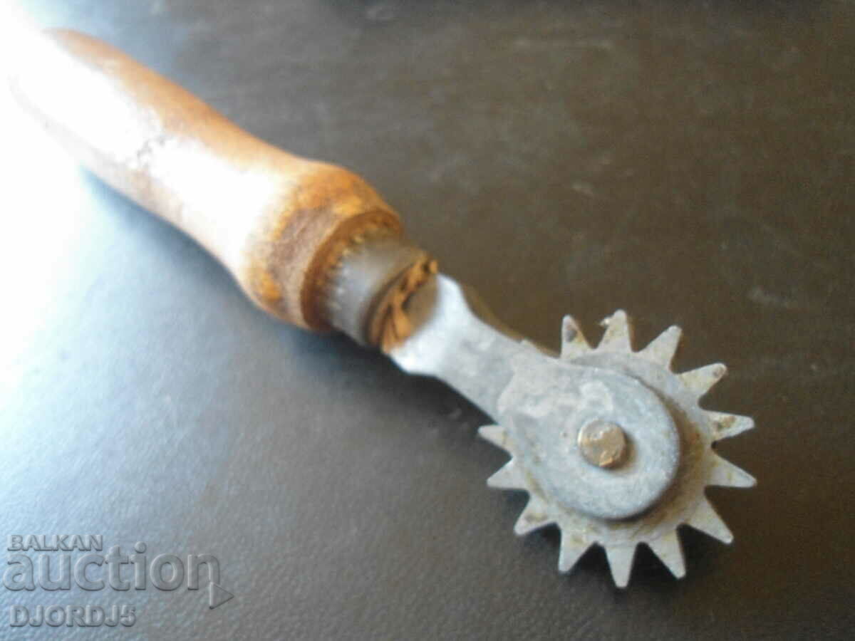 Old tool with price 7.00 BGN | € 3.58