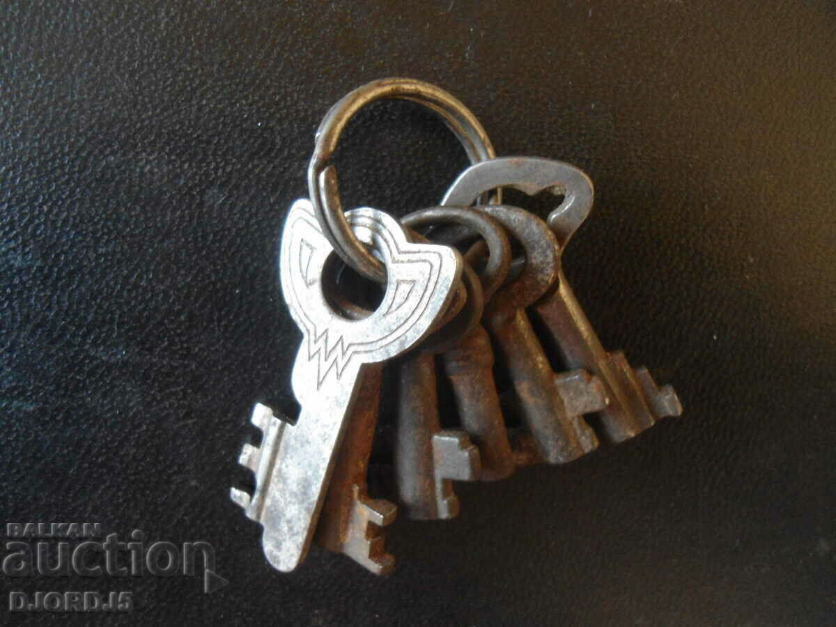 Lot of small keys, 6 pieces with price 12.00 BGN | € 6.14 Lot of small keys, 6 pieces with price 12.00 BGN | € 6.14