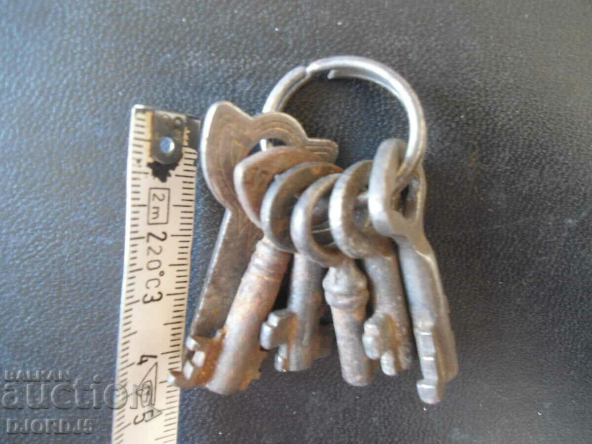 Lot of small keys, 6 pieces - 5 Lot of small keys, 6 pieces - 5