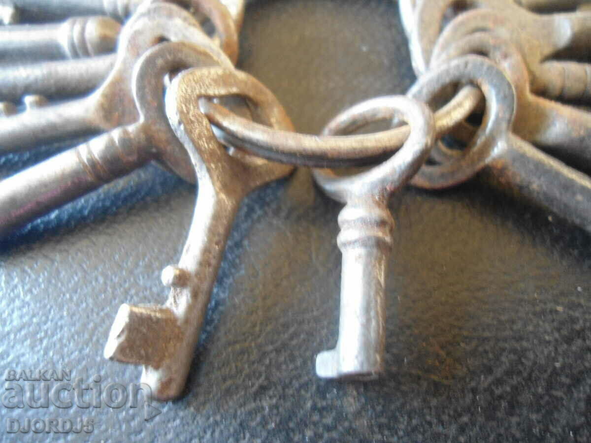 Auction Lot of small keys, 12 pieces Auction Lot of small keys, 12 pieces