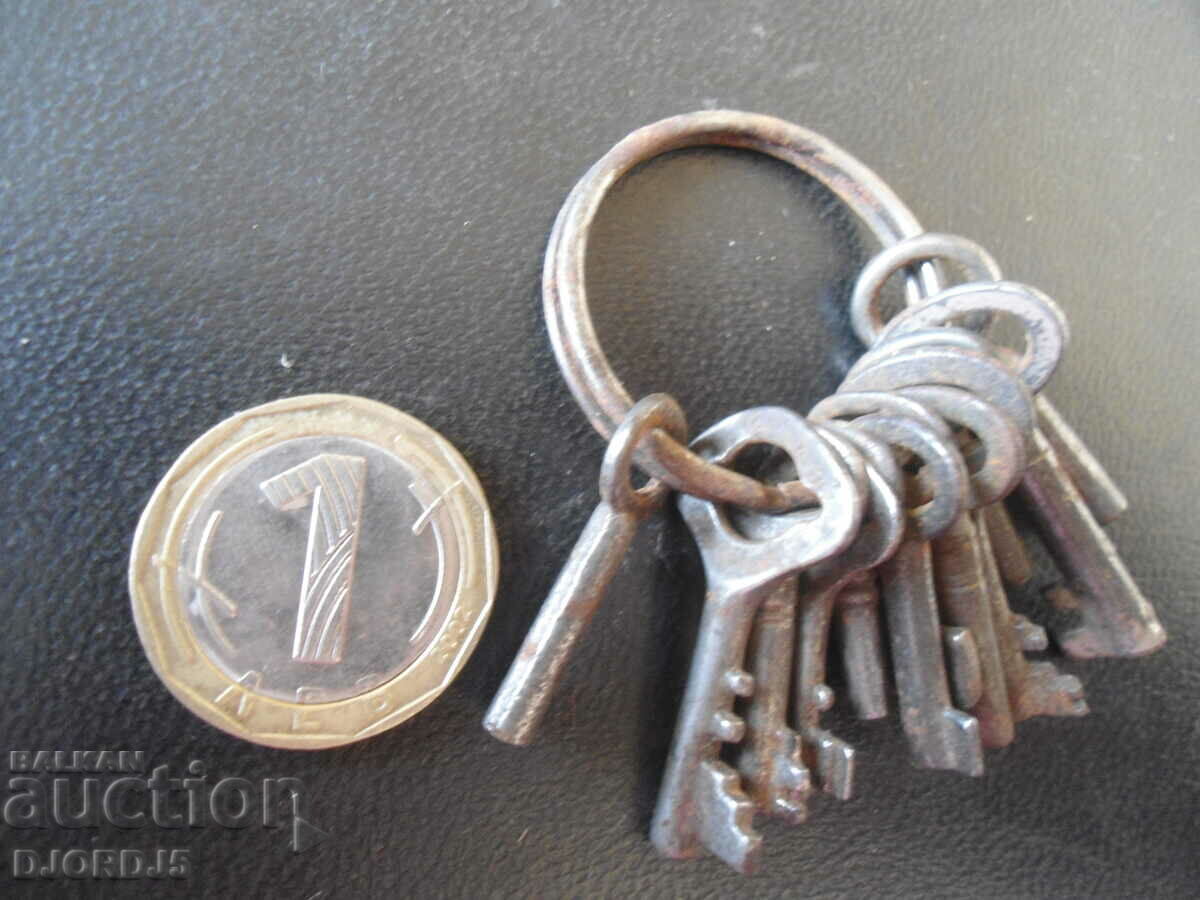 Lot of small keys, 12 pieces - 7 Lot of small keys, 12 pieces - 7