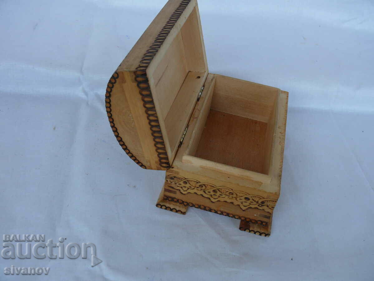 Auction Old interesting wooden box #1417 Auction Old interesting wooden box #1417
