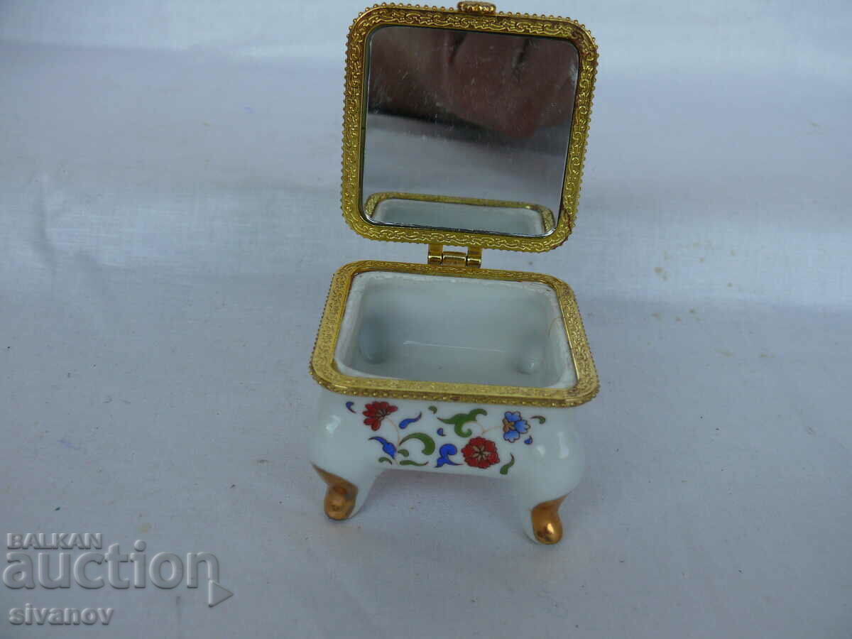Old Interesting Small Porcelain Box #1420 with price 14.99 BGN | € 7.66 Old Interesting Small Porcelain Box #1420 with price 14.99 BGN | € 7.66