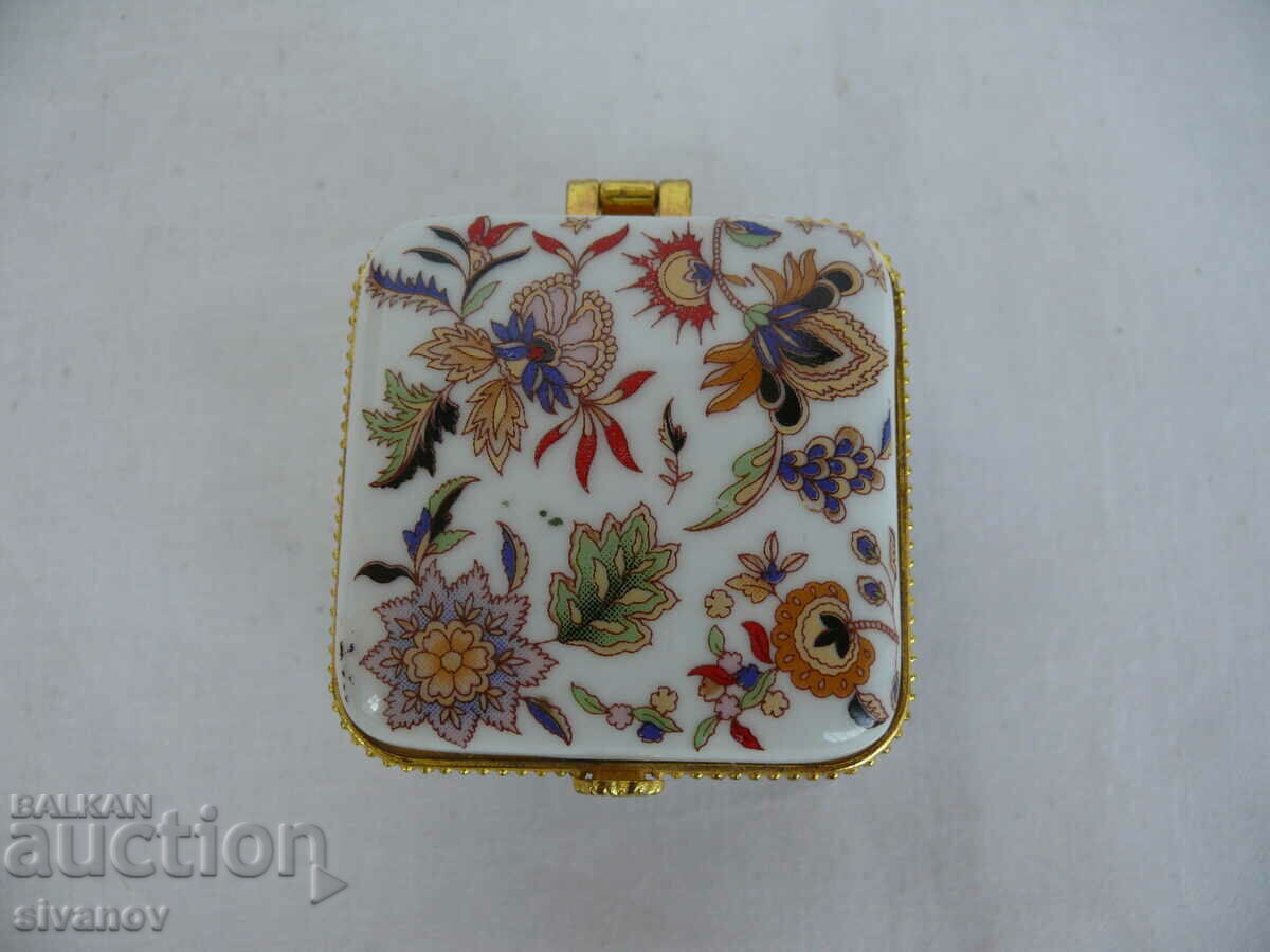 Old Interesting Small Porcelain Box #1421 with price 14.99 BGN | € 7.66 Old Interesting Small Porcelain Box #1421 with price 14.99 BGN | € 7.66