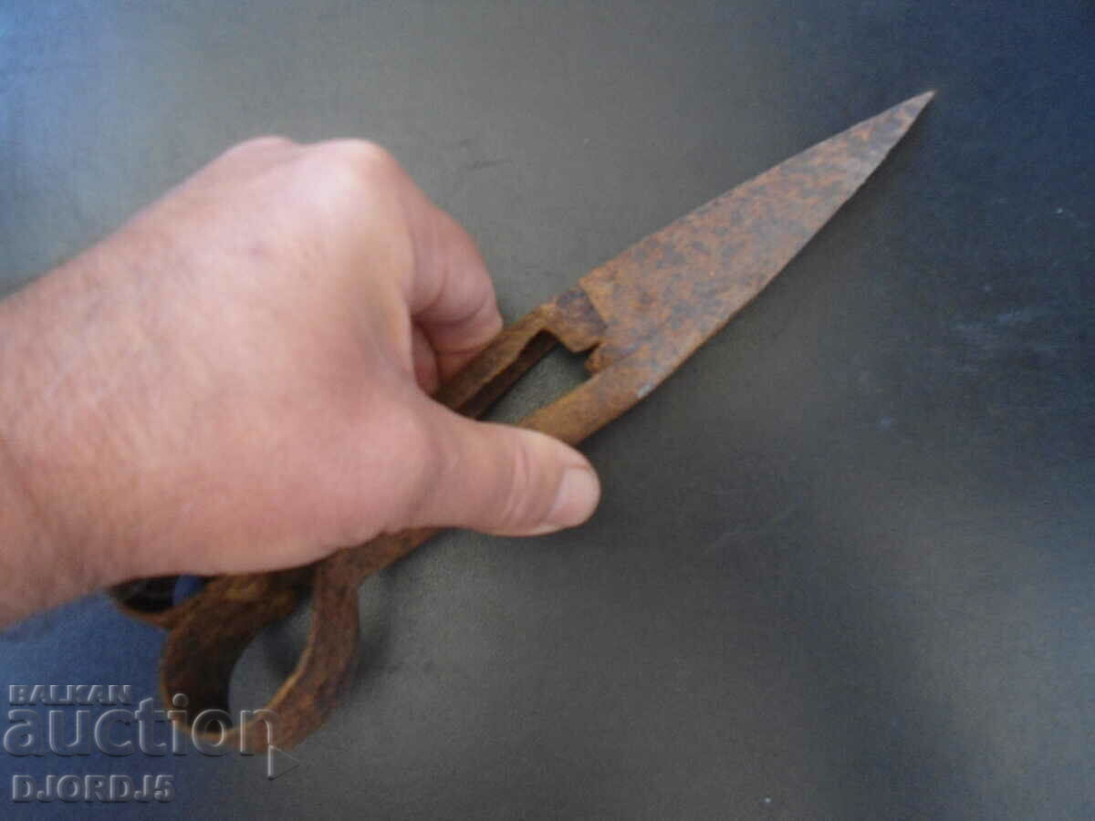 Old forged scissors with price 3.00 BGN | € 1.53 Old forged scissors with price 3.00 BGN | € 1.53